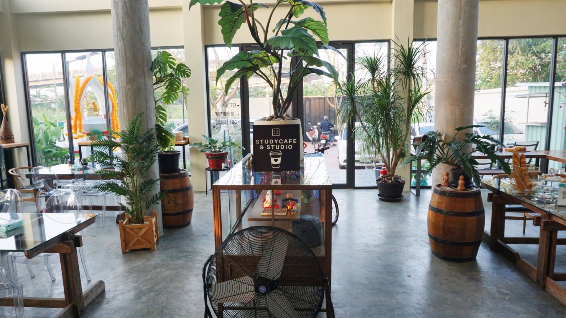 ขายอาคาร-3-ชั้น-เลียบ-มอเตอร์เวย์-พัฒนาการ-พระราม-9