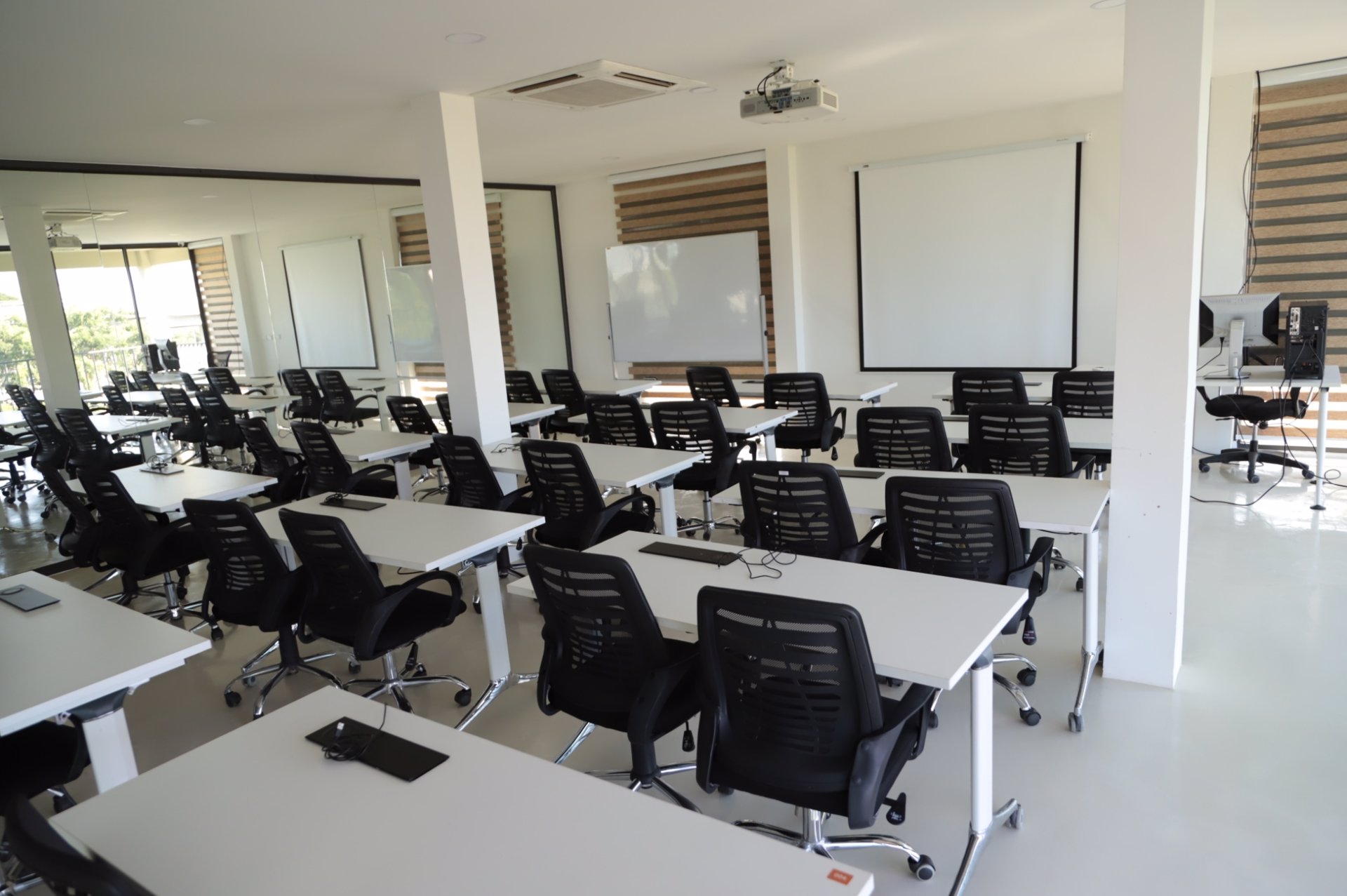 ขายอาคาร-3-ชั้น-เลียบ-มอเตอร์เวย์-พัฒนาการ-พระราม-9