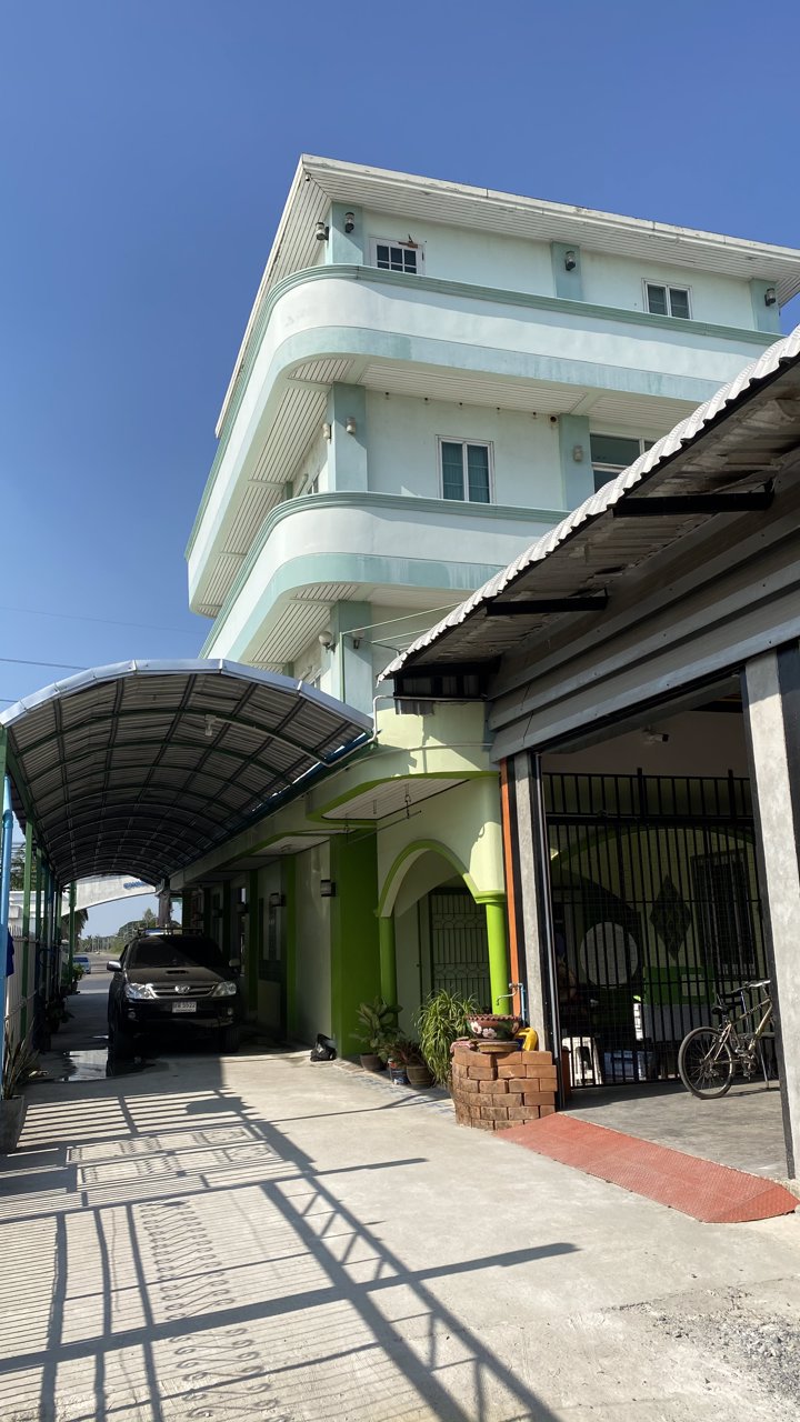 ขายอาคารพาณิชย์พร้อมที่ดิน-โกดัง-บ้านพักคนงาน-บ้านน็อคดาวน์ด้านหลัง-และสินค้าในร้าน