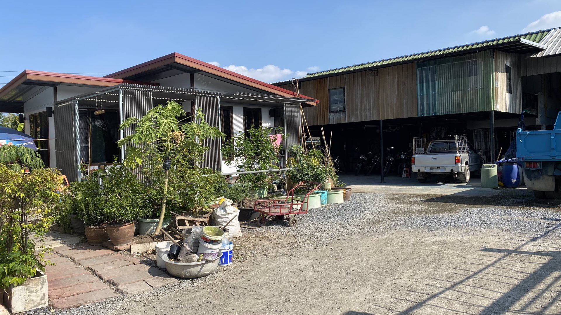 ขายอาคารพาณิชย์พร้อมที่ดิน-โกดัง-บ้านพักคนงาน-บ้านน็อคดาวน์ด้านหลัง-และสินค้าในร้าน