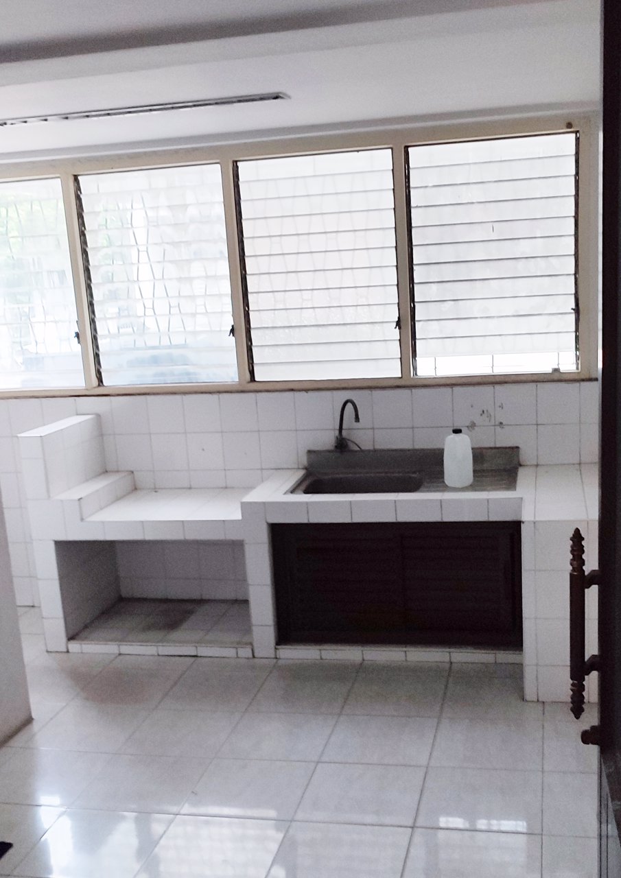 ถูก-อาคารพาณิชย์-45ชั้น-ตั้งอยู่ติดถนนเสรีไทยแยกนิด้า