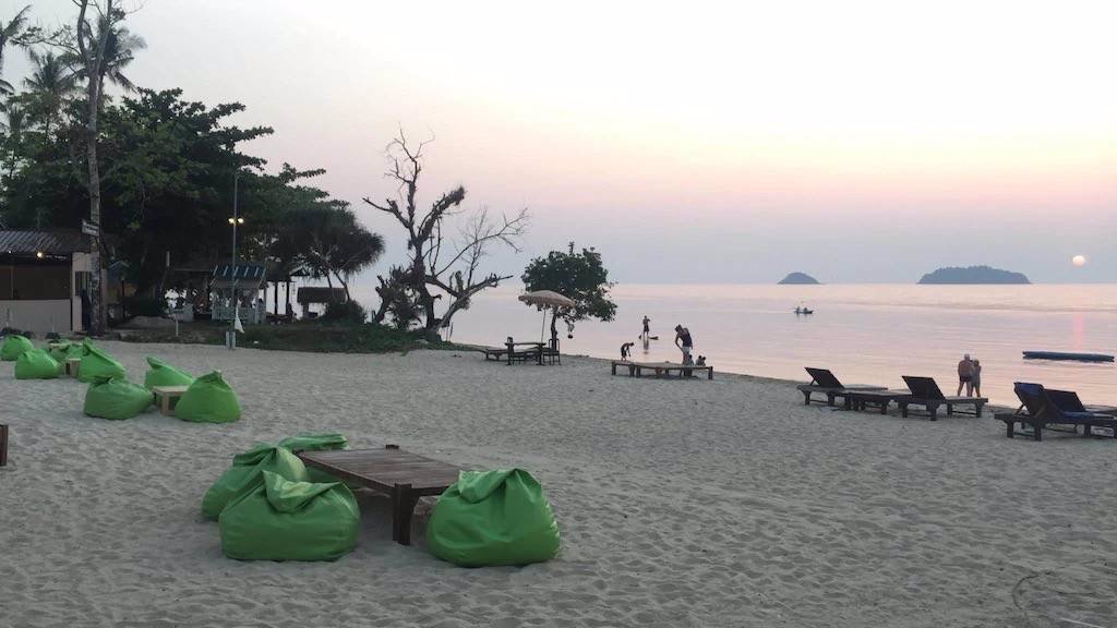 ขายที่ดินพร้อมโรงแรมบนเกาะช้าง-ติดหาดทราย-หาดไก่แบ้