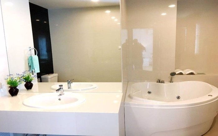 เช่า-serviced-apartment-เอกมัย-ซอย-10-2-นอน-2-น้ำ-120-ตรม-มีเบนซ์รีมูซีนรับส่ง-50-000-บาท