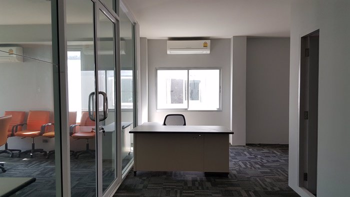 ให้เช่า-ออฟฟิศ-สำนักงาน-บี-สแควร์-พระราม-9-เหม่งจ๋าย-ทำเลพระราม-9-เหม่งจ๋าย-พร้อมเฟอร์นิเจอร์สำนัก