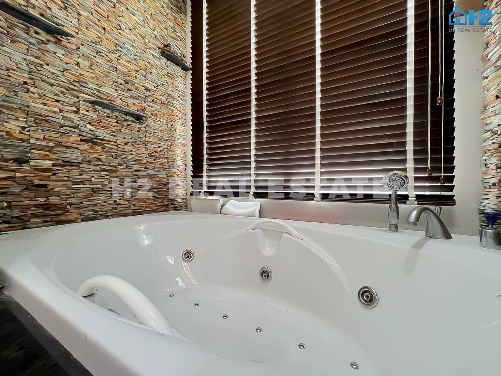 ขายบ้านเดี่ยวถูกสุด-ในโครงการเดอวิลล์ศรีนครินทร์-ทำเลดี-เดินทางสะดวก-เข้า-ออกได้หลายทาง