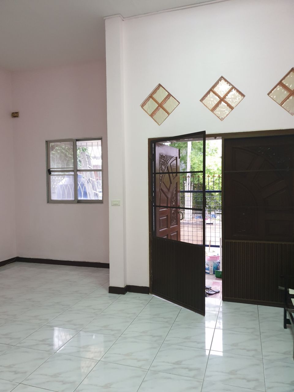 ให้เช่าทาวน์เฮ้าส์-3-ชั้น-4-นอน-สภาพดี-ในเมืองทองธานี-ใกล้ทางด่วนแจ้งวัฒนะ-townhome-for-rent