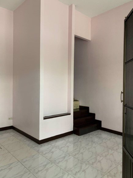 ให้เช่าทาวน์เฮ้าส์-3-ชั้น-4-นอน-สภาพดี-หมู่บ้านลูกกอล์ฟ-เมืองทองธานี-แจ้งวัฒนะ