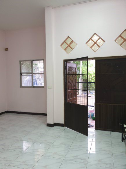 ให้เช่าทาวน์เฮ้าส์-3-ชั้น-4-นอน-สภาพดี-หมู่บ้านลูกกอล์ฟ-เมืองทองธานี-แจ้งวัฒนะ