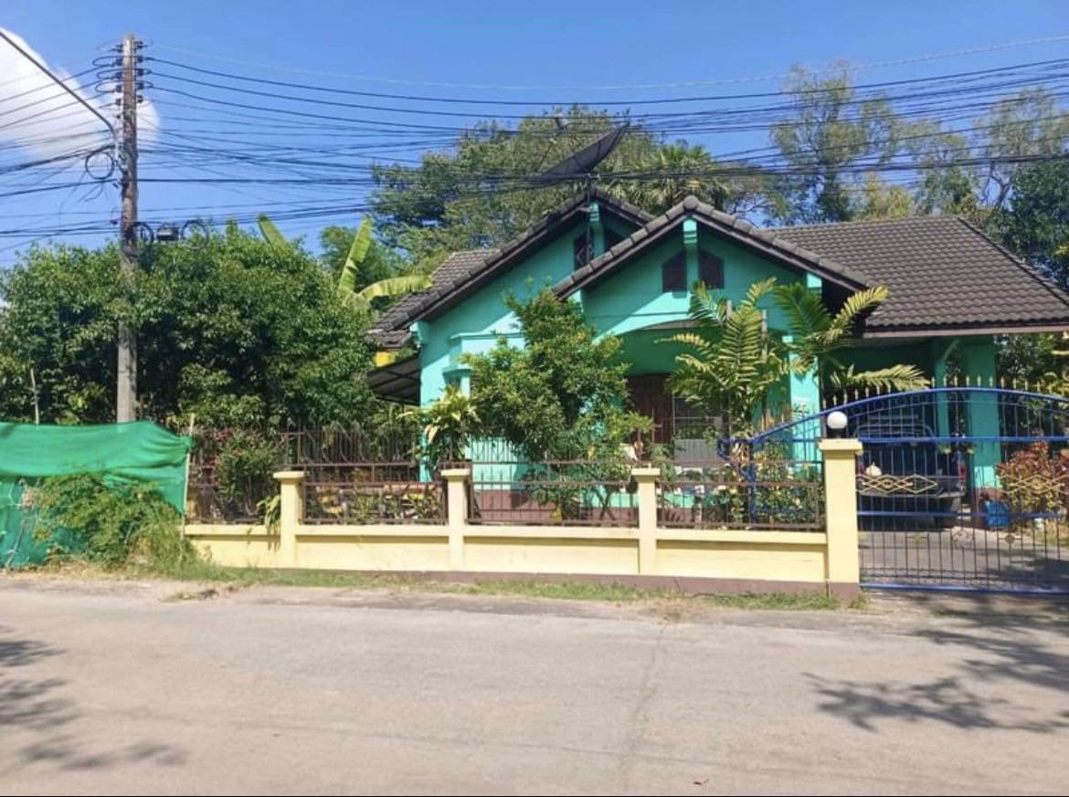 ขายบ้านเดี่ยว-ทรงยุโรป-ชั้นเดียว-ยกพื้นสูง-พื้นที่-78-ตรว-3-ห้องนอน-2-ห้องน้ำ-ต่อเติมด้านหลังเรียบร