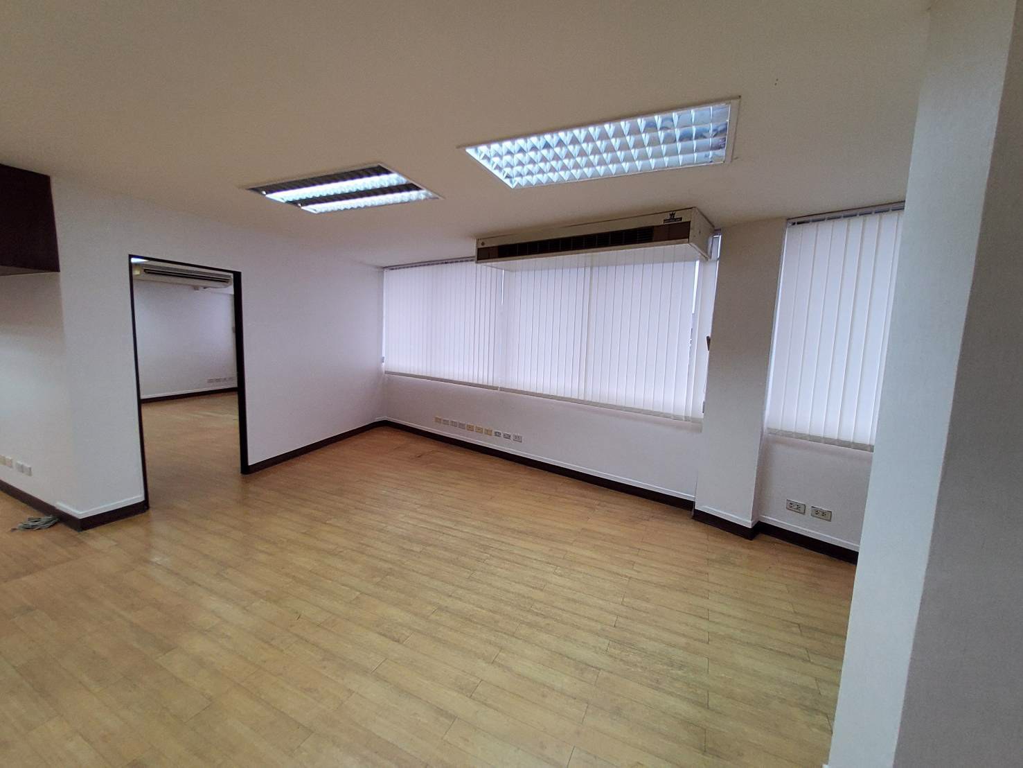 สำนักงานให้เช่ามี5-ชั้น-ว่างชั้น3-ราคาถูก-ย่านธุรกิจ-คมนาคมสะดวก-รถไม่ติด-ใกล้ทางด่วน-ทำธุรกิจได้เลย