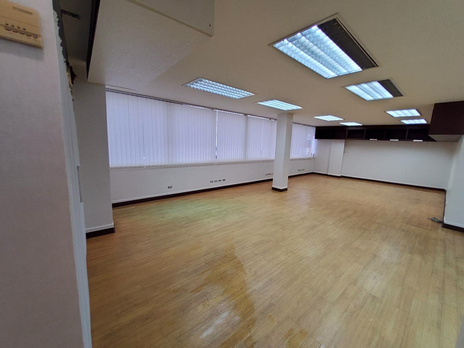 สำนักงานให้เช่ามี5-ชั้น-ว่างชั้น3-ราคาถูก-ย่านธุรกิจ-คมนาคมสะดวก-รถไม่ติด-ใกล้ทางด่วน-ทำธุรกิจได้เลย