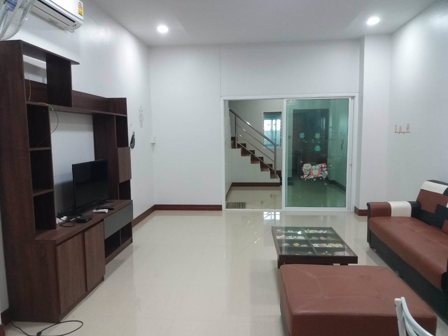 ขายทาวน์โฮม-2-ชั้น-พร้อมเฟอร์นิเจอร์