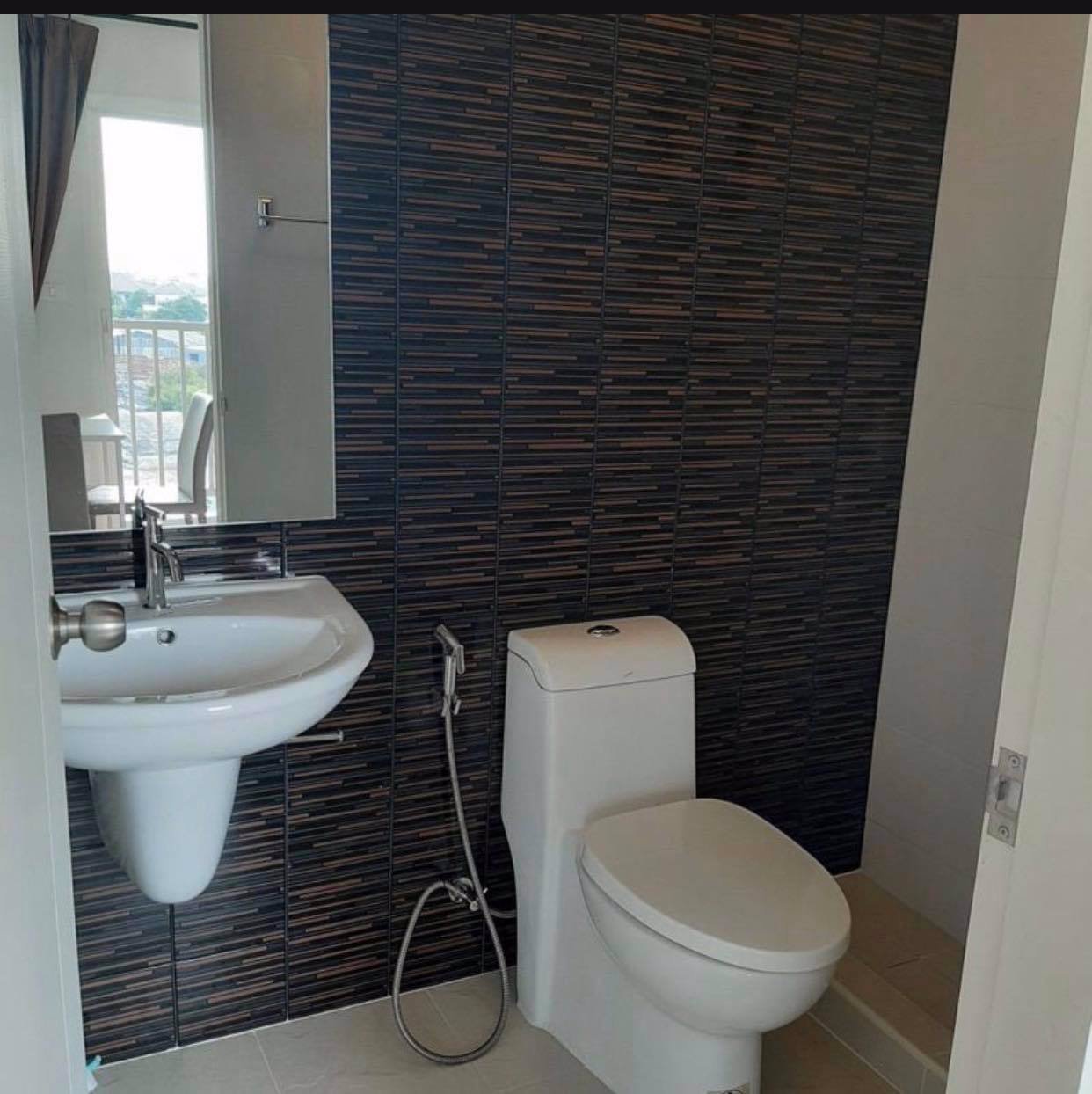 4522-ให้เช่าเดอะทรัส-นครปฐม-เจ้าของเอง-ห้องริมวิวสวย-บรรยากาศนอกหน้าต่างสดชื่น-ตึก-a-ชั้น-7