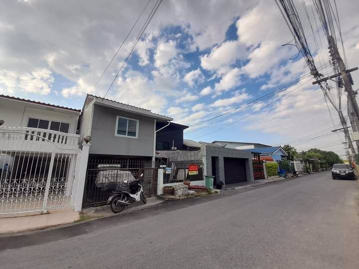 ขายทาวน์เฮ้าส์พร้อมที่ดิน-35-ตรว-หมู่บ้านปิ่นเจริญ3-ดอนเมือง-กรุงเทพฯ