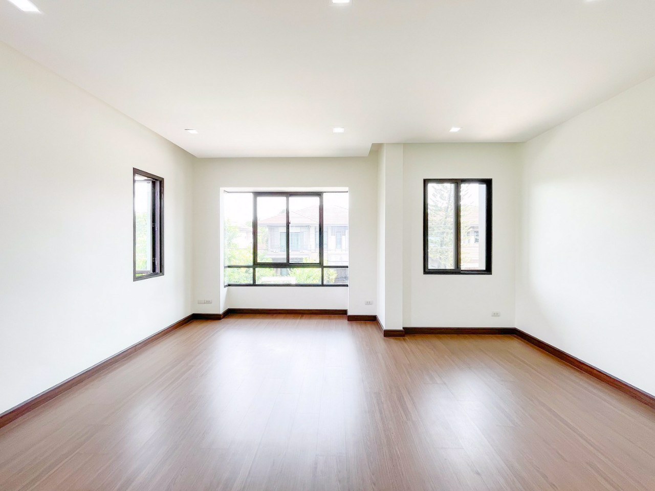 ขายบ้านเศรษฐสิริ-วัชรพล-ไซส์ใหญ่-ติดถนนสุขาภิบาล-5-ทำเลหน้าสำนักงานเขตสายไหม-เดินทางสะดวก