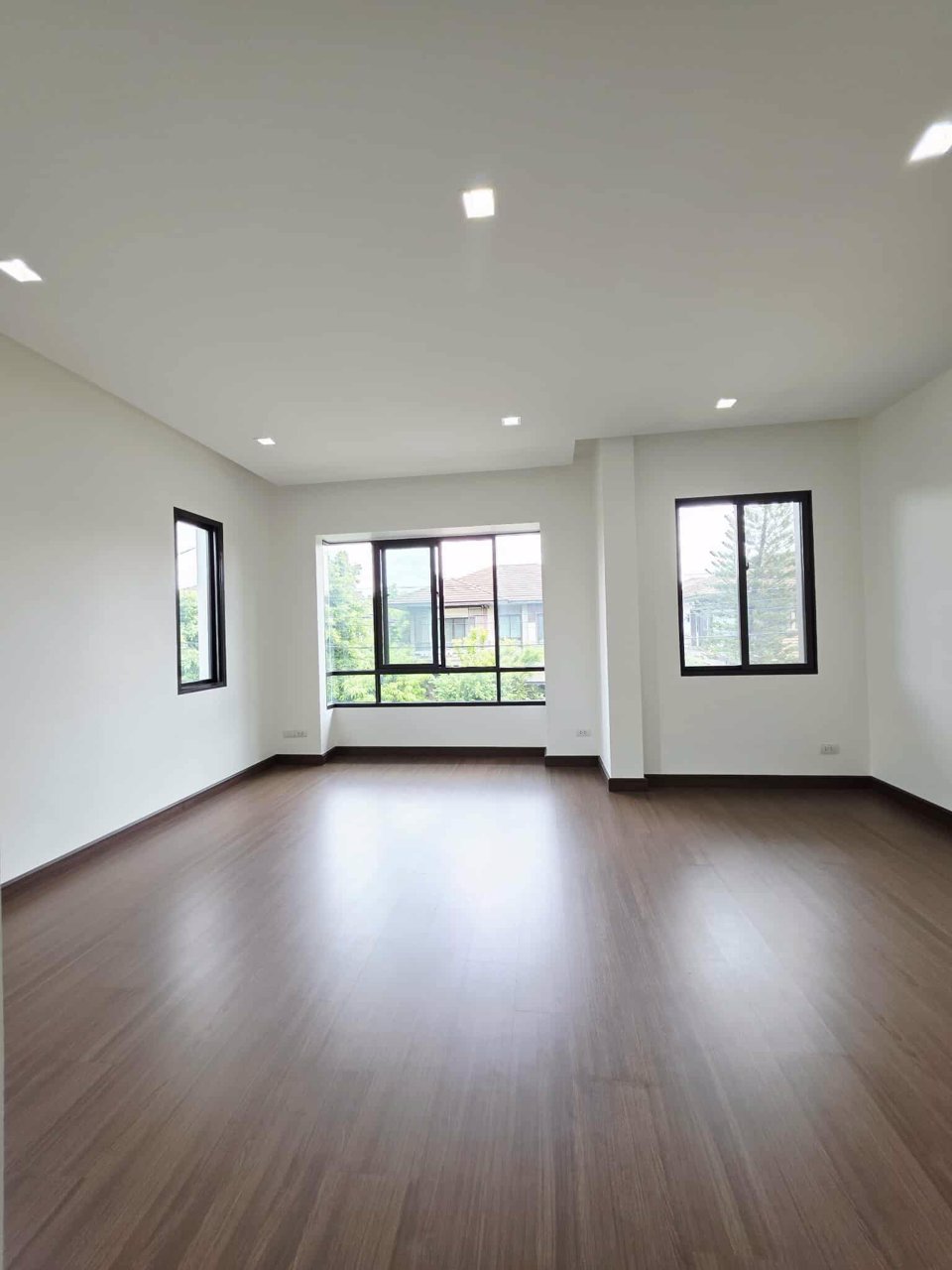 ขายบ้านเศรษฐสิริวัชรพล-ติดถนนเมนสุขาภิบาล5-หน้าสำนักงานเขตสายไหม