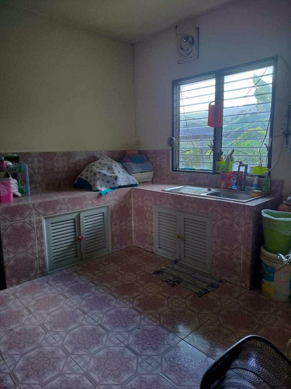 ขายบ้านพร้อมที่ดิน-เนื้อที่บริเวณรอบบ้าน-2งาน-05-ตรว