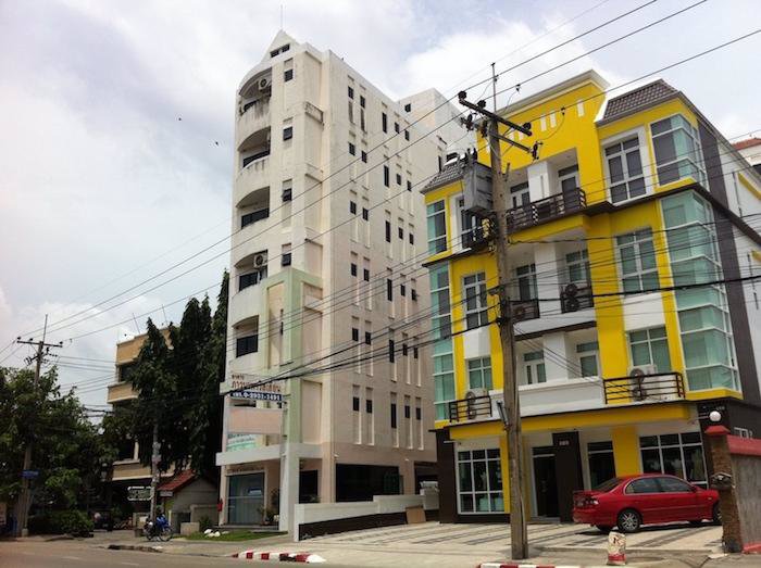 ขายคอนโด-ภาวนาพาวิลเลี่ยน-คอนโดอยู่สบาย-ติดถนนลาดพร้าววังหิน-เดินทางสะดวก