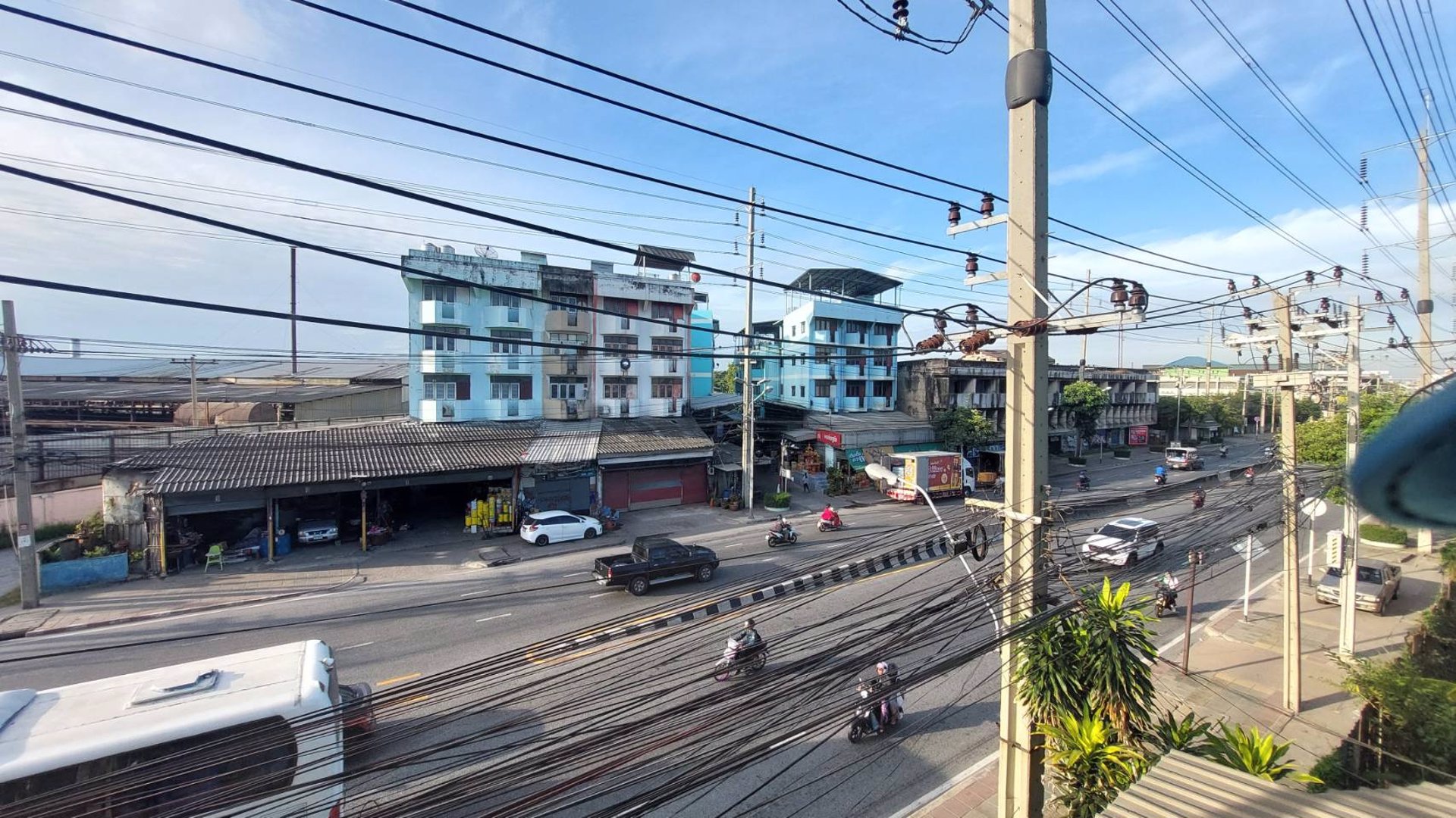 ขายอาคารพาณิชย์-3-ชั้นพร้อม-1ชั้นลอย-และมีดาดฟ้า-2คูหา