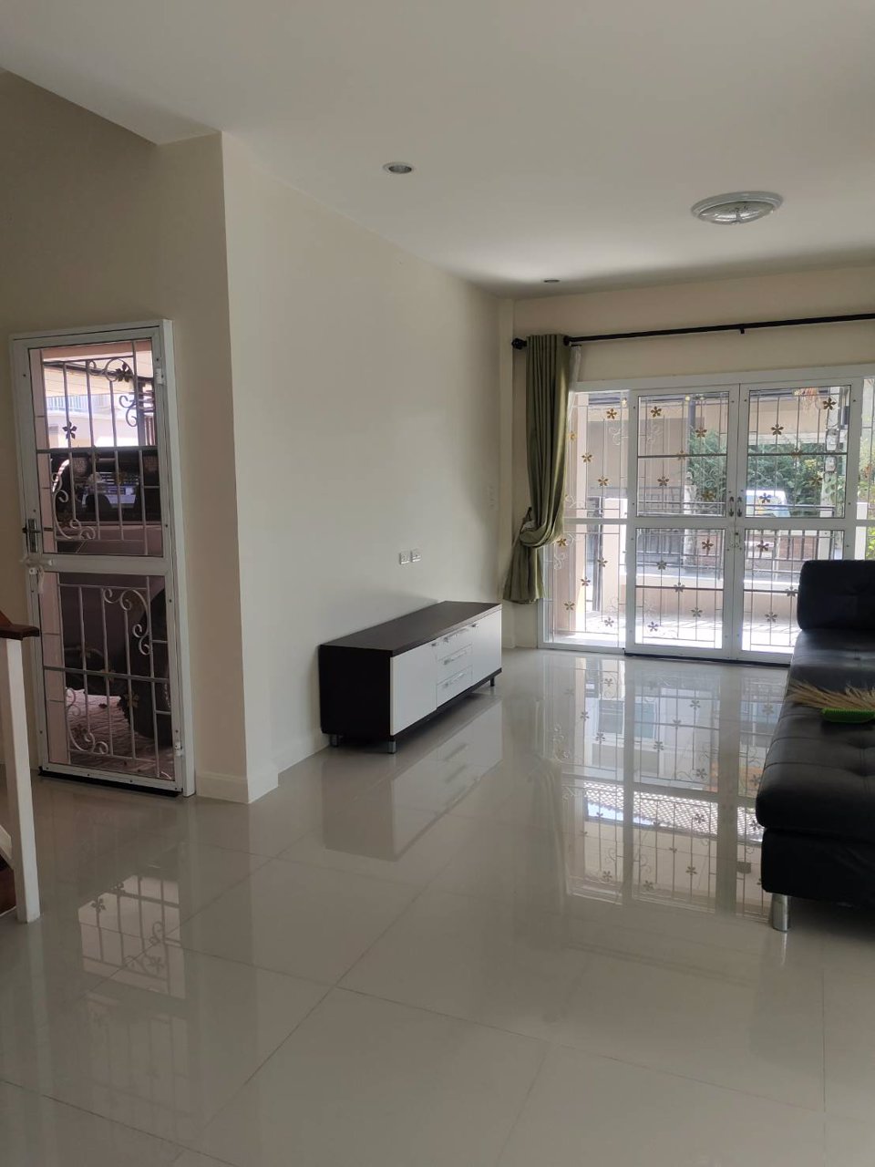 ขายบ้านแฝด-2-ชั้น-หมู่บ้านคุณาสิริ-2-บางบัวทอง-หลังมุม