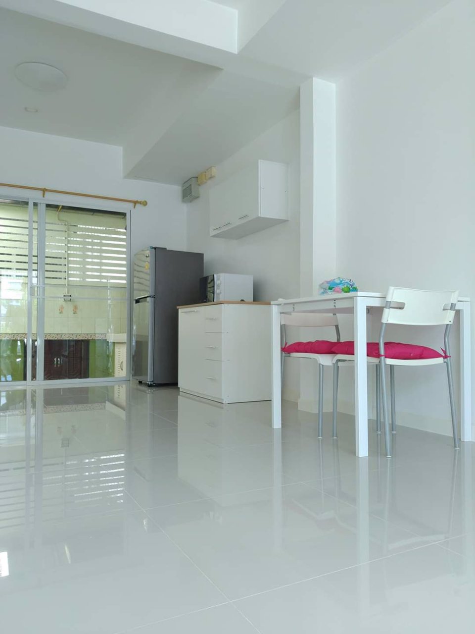 ให้เช่าทาวเฮ้าส์-มบอินดี้บางนา-ซอยเอแบคบางนา-พร้อมเฟอร์-10000-บาท-เดือน