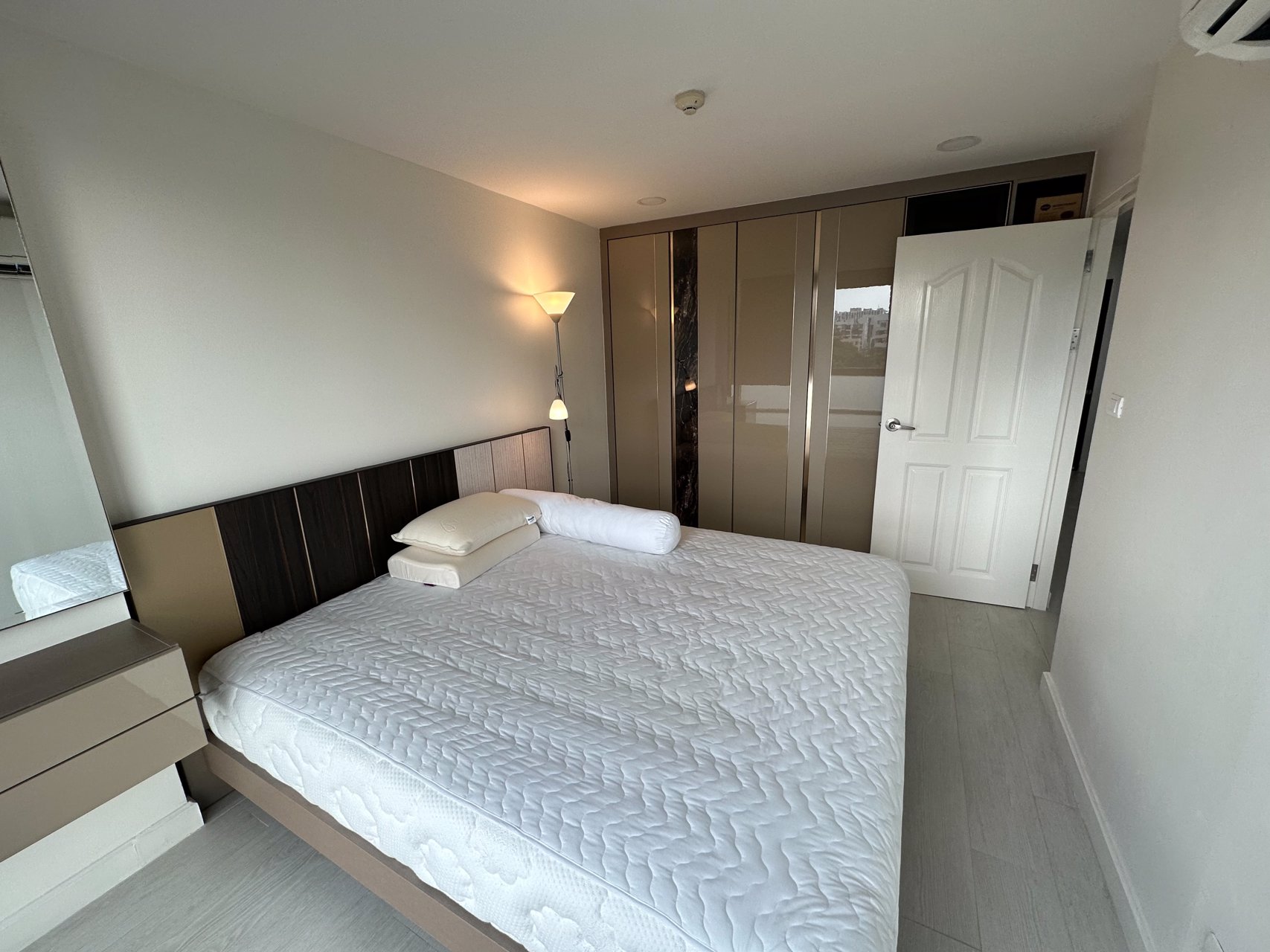 ขายถูก-คอนโดเดอะคริส-รัชดา-3-พร้อมเฟอร์นิเจอร์ครบ-the-kris-3-condo-