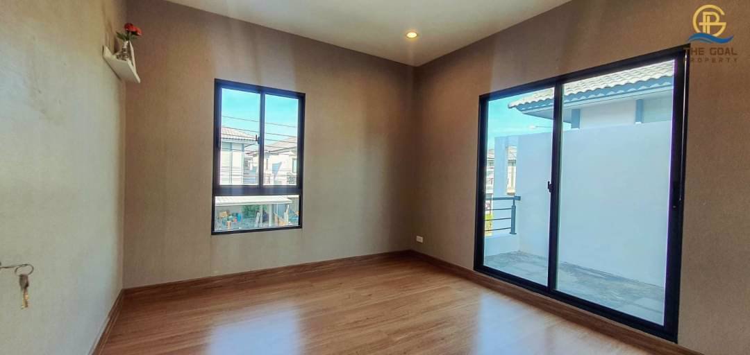 บ้านแฝดหลังมุมริมถนนสายเมน-ยังรอเจ้าของใหม่อยู่นะจ๊ะ-