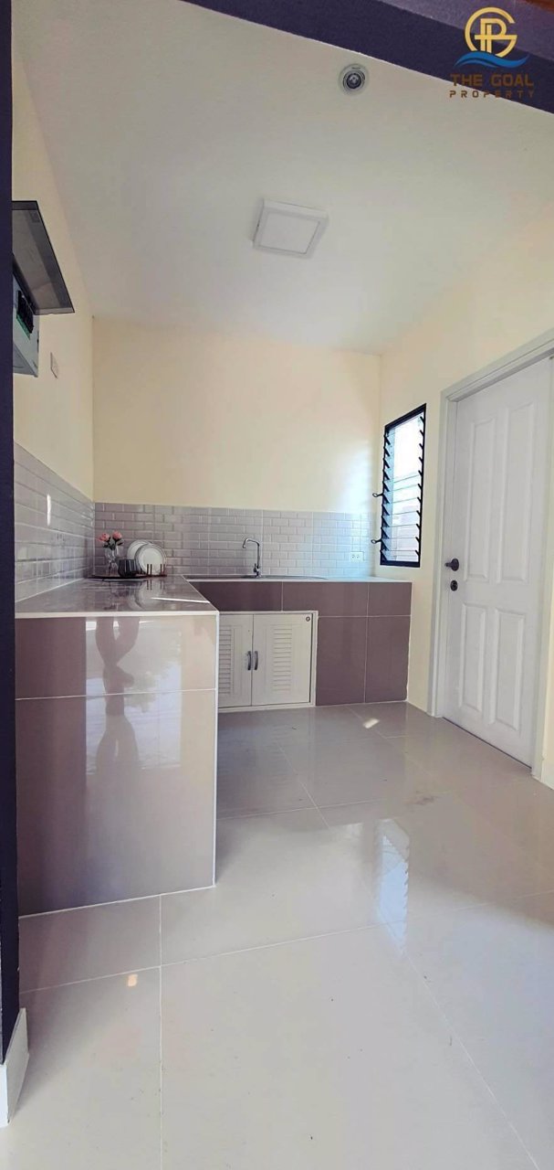 บ้านแฝดหลังมุมริมถนนสายเมน-ยังรอเจ้าของใหม่อยู่นะจ๊ะ-