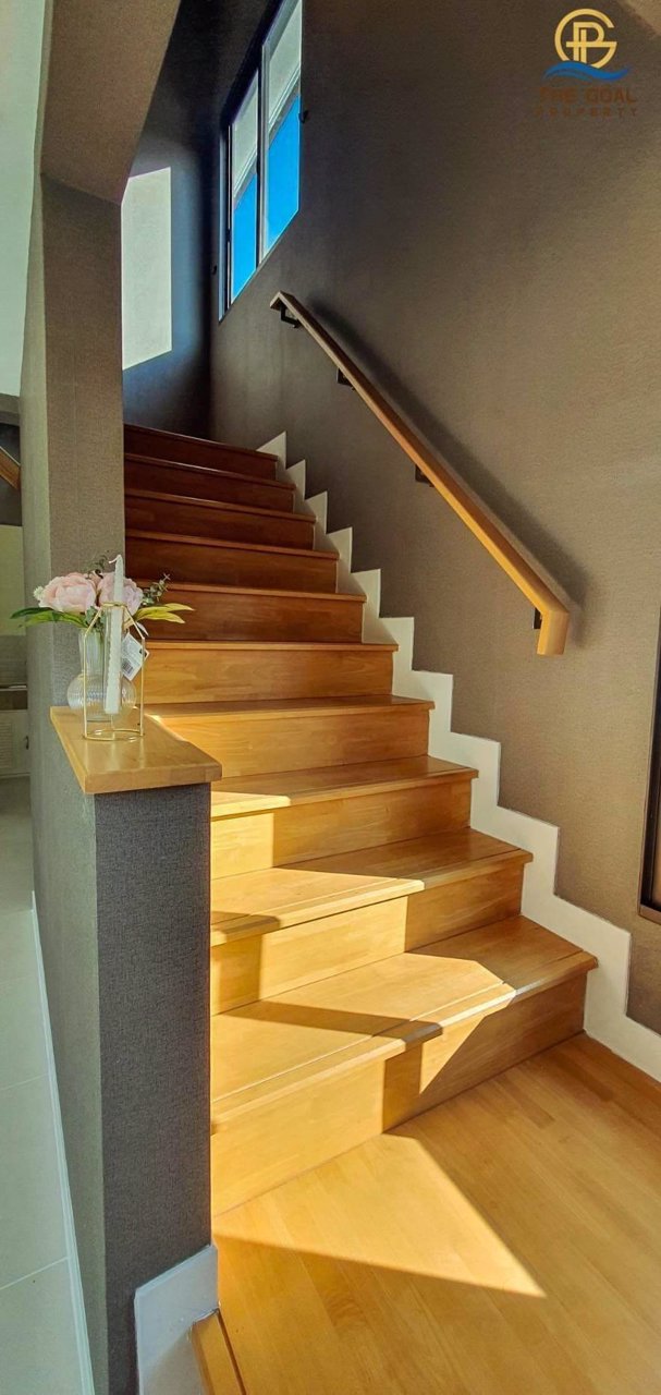 บ้านแฝดหลังมุมริมถนนสายเมน-ยังรอเจ้าของใหม่อยู่นะจ๊ะ-