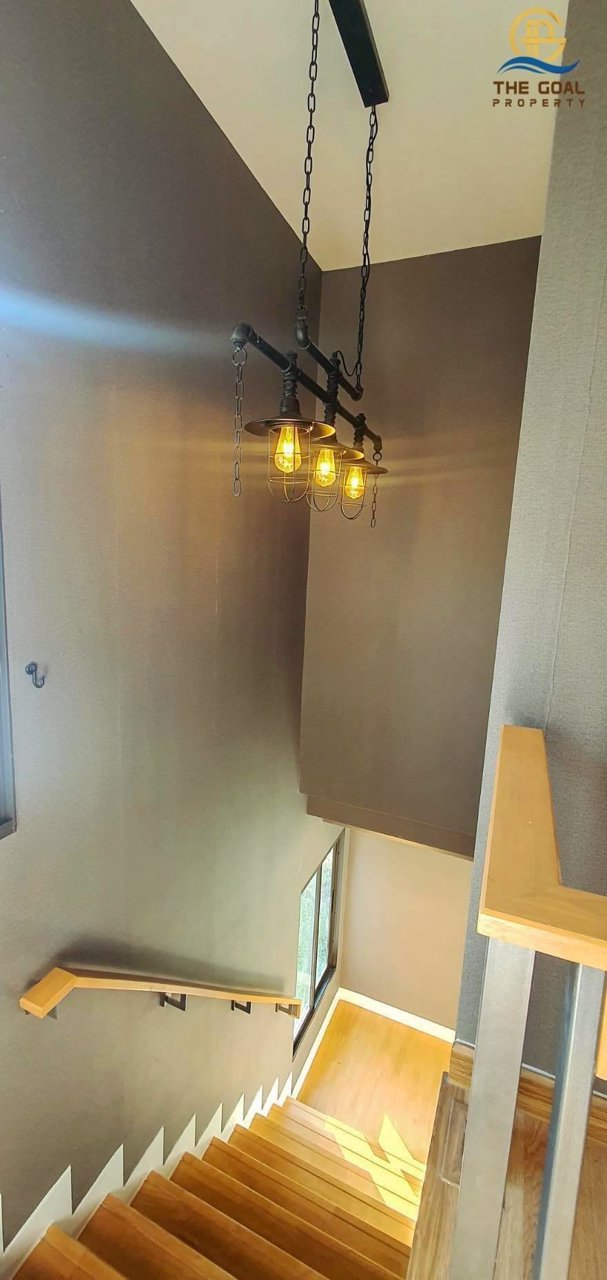 บ้านแฝดหลังมุมริมถนนสายเมน-ยังรอเจ้าของใหม่อยู่นะจ๊ะ-