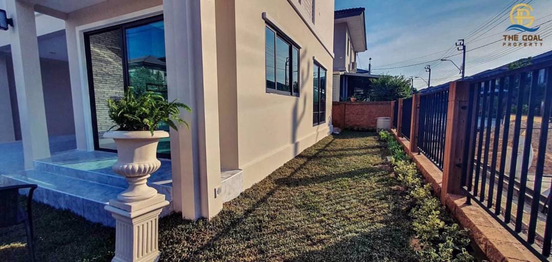 บ้านแฝดหลังมุมริมถนนสายเมน-ยังรอเจ้าของใหม่อยู่นะจ๊ะ-