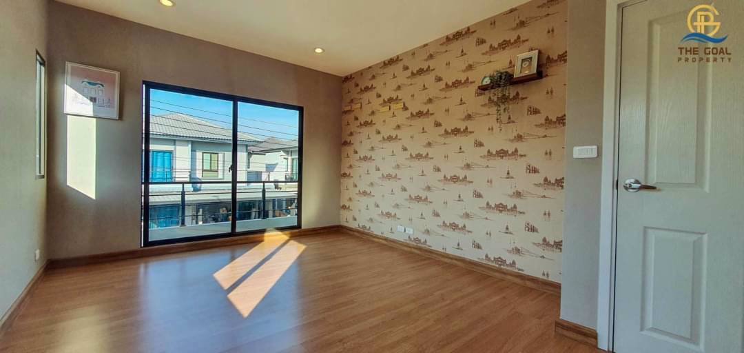 บ้านแฝดหลังมุมริมถนนสายเมน-ยังรอเจ้าของใหม่อยู่นะจ๊ะ-