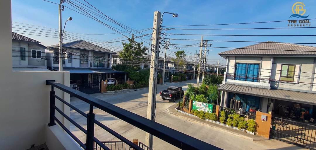 บ้านแฝดหลังมุมริมถนนสายเมน-ยังรอเจ้าของใหม่อยู่นะจ๊ะ-