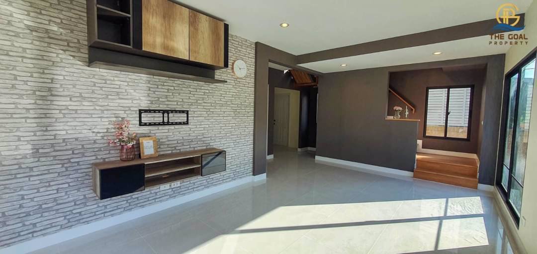 บ้านแฝดหลังมุมริมถนนสายเมน-ยังรอเจ้าของใหม่อยู่นะจ๊ะ-