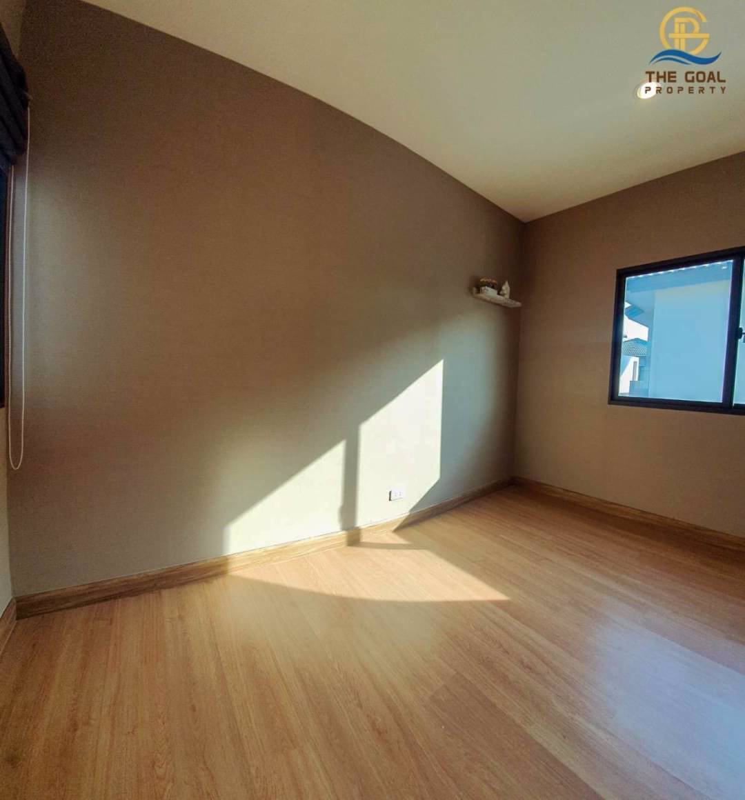 บ้านแฝดหลังมุมริมถนนสายเมน-ยังรอเจ้าของใหม่อยู่นะจ๊ะ-