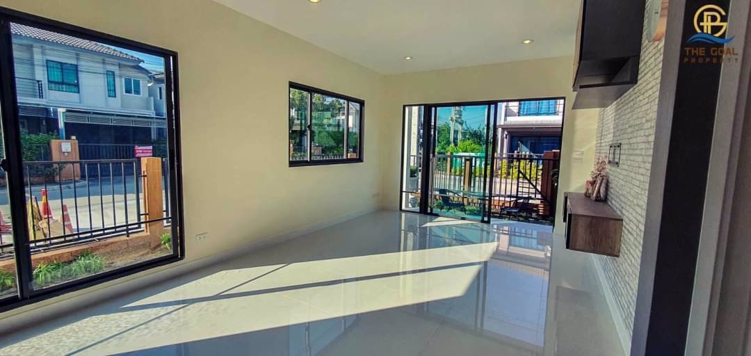 บ้านแฝดหลังมุมริมถนนสายเมน-ยังรอเจ้าของใหม่อยู่นะจ๊ะ-