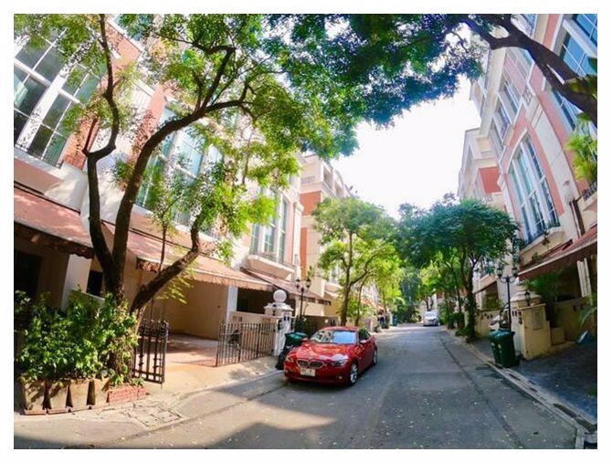 rsh195-ให้เช่าทาวน์เฮ้าส์-45-ชั้น-40-ตรว-4-ห้องนอน-บ้านกลางกรุง-ทองหล่อ-เฟอร์ครบ