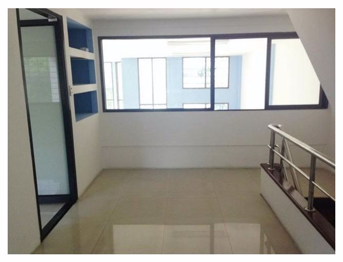 ให้เช่าทาวน์เฮาส์-3-ชั้นครึ่ง-40-ตารางวา-ห้องหัวมุม-ลาดพร้าว94-เหมาะทำออฟฟิศ