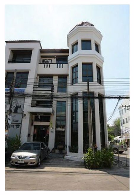 ให้เช่าทาวน์เฮาส์-3-ชั้นครึ่ง-40-ตารางวา-ห้องหัวมุม-ลาดพร้าว94-เหมาะทำออฟฟิศ