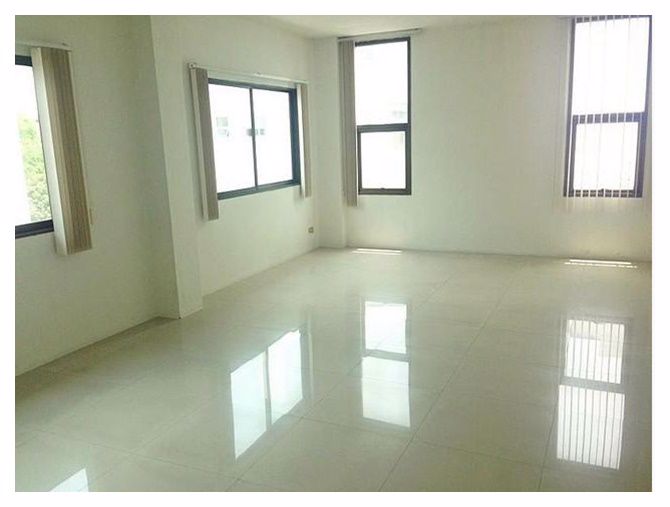 ให้เช่าทาวน์เฮาส์-3-ชั้นครึ่ง-40-ตารางวา-ห้องหัวมุม-ลาดพร้าว94-เหมาะทำออฟฟิศ