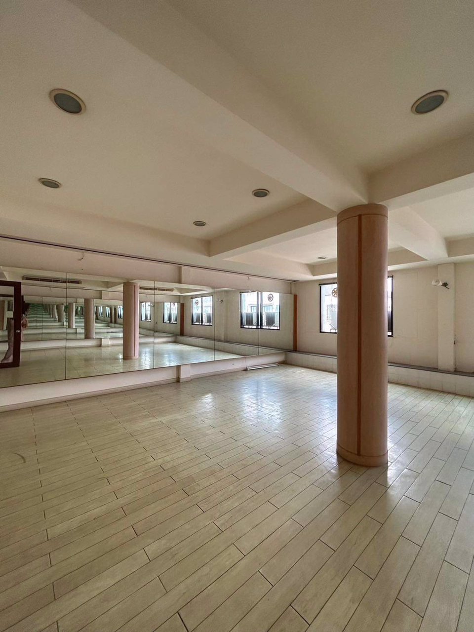 ขายอาคารพาณิชย์สี่ชั้นบนทำเลแห่งการค้าขาย-3-คูหาทะลุถึงกัน