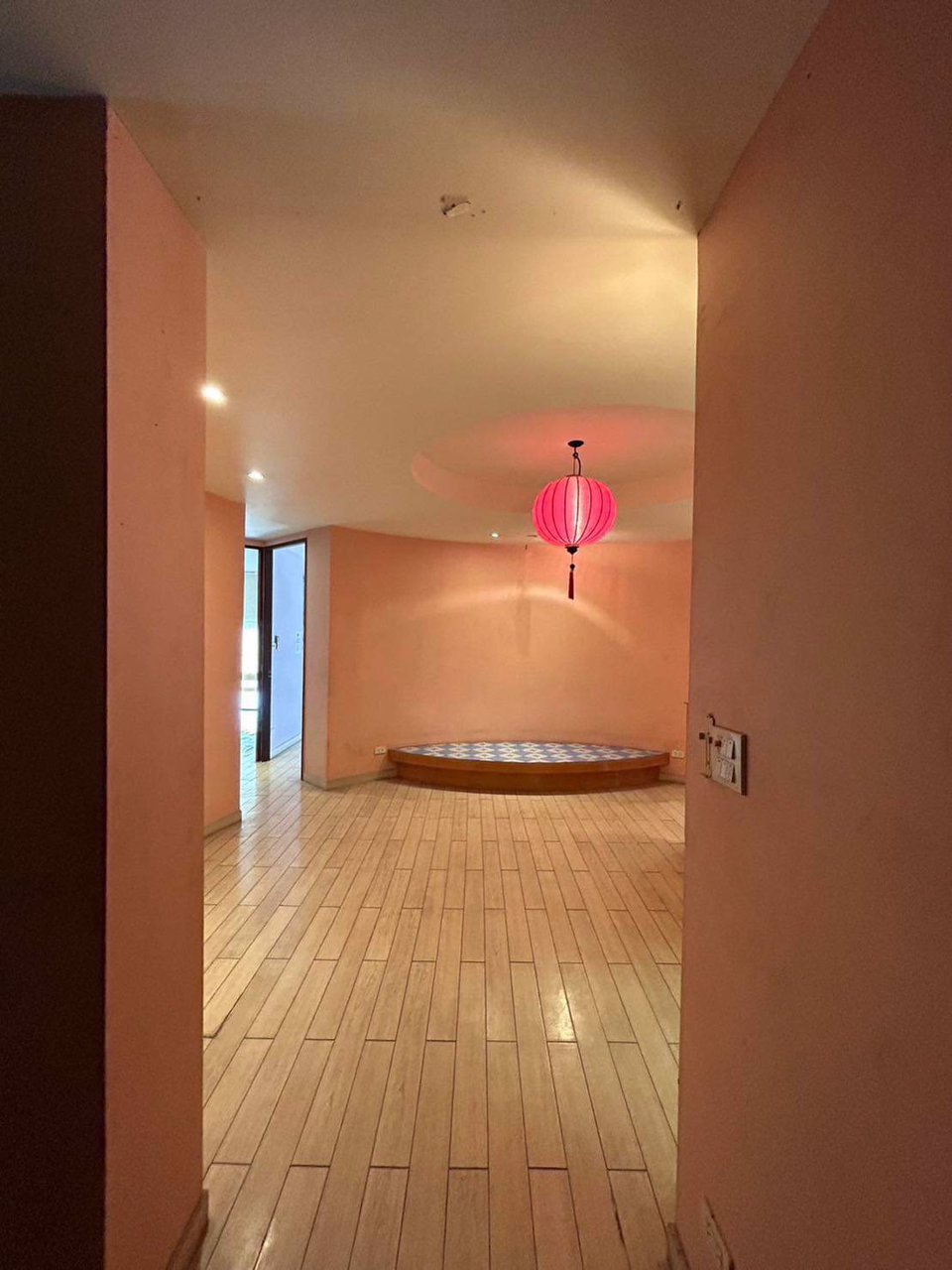 ขายอาคารพาณิชย์สี่ชั้นบนทำเลแห่งการค้าขาย-3-คูหาทะลุถึงกัน