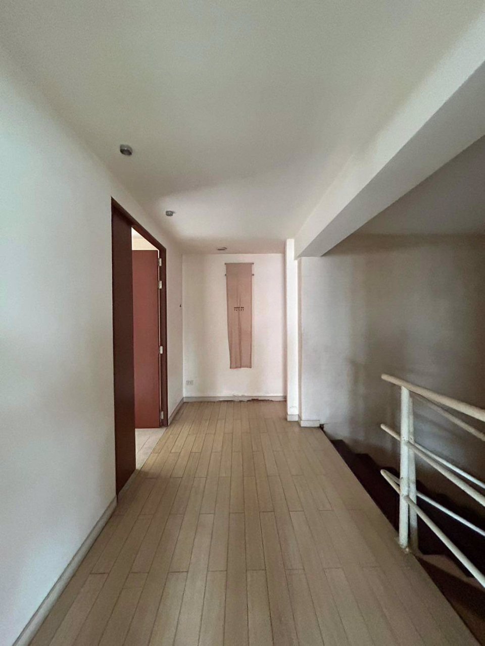 ขายอาคารพาณิชย์สี่ชั้นบนทำเลแห่งการค้าขาย-3-คูหาทะลุถึงกัน