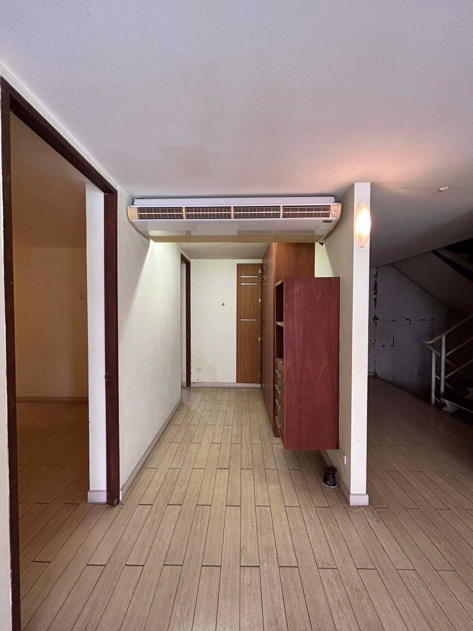 ขายอาคารพาณิชย์สี่ชั้นบนทำเลแห่งการค้าขาย-3-คูหาทะลุถึงกัน