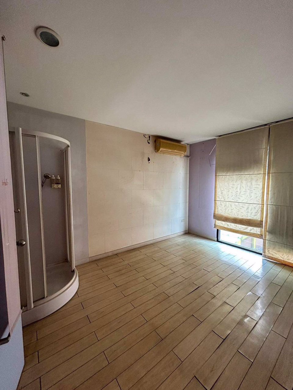 ขายอาคารพาณิชย์สี่ชั้นบนทำเลแห่งการค้าขาย-3-คูหาทะลุถึงกัน