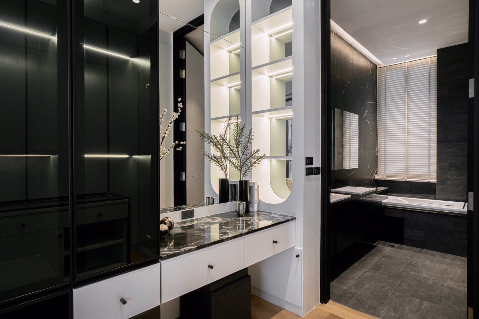 ขายทาวน์โฮมหรู-4-ชั้น-ลักซ์-35-รัชดา-ลาดพร้าว