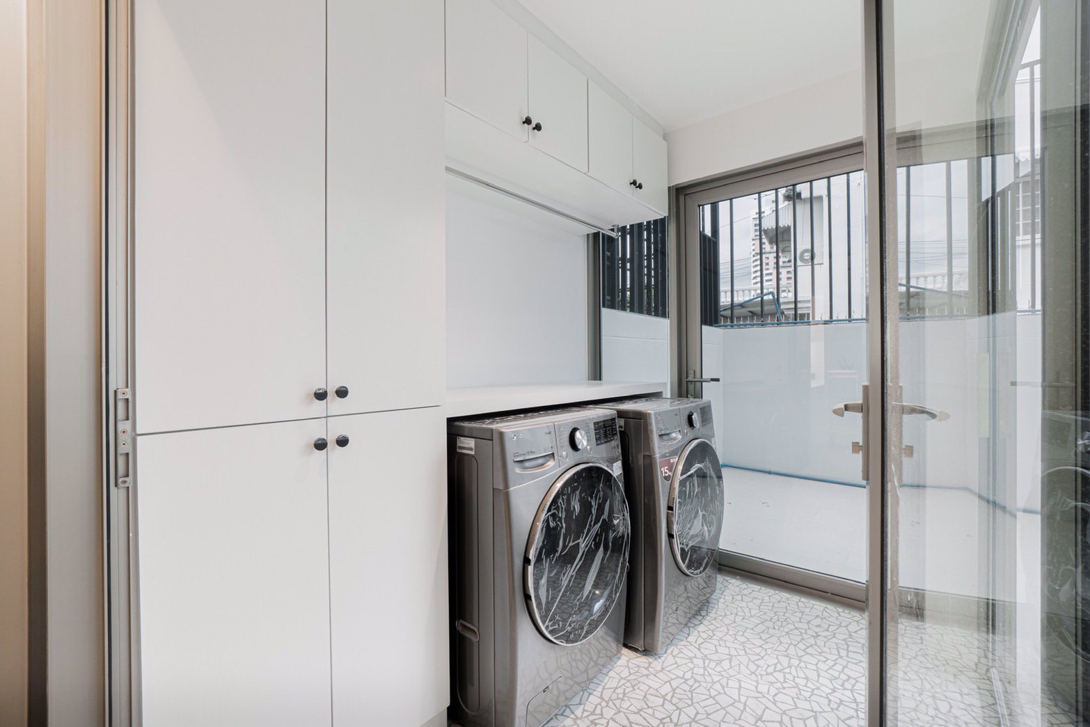 ขายทาวน์โฮมหรู-4-ชั้น-ลักซ์-35-รัชดา-ลาดพร้าว