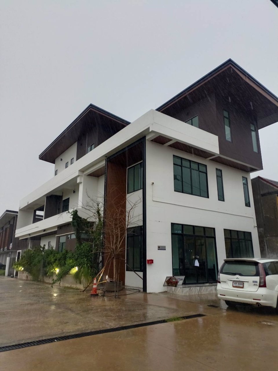 ขายโฮมออฟฟิศ-ขนาด-3-คูหา-3-ชั้น