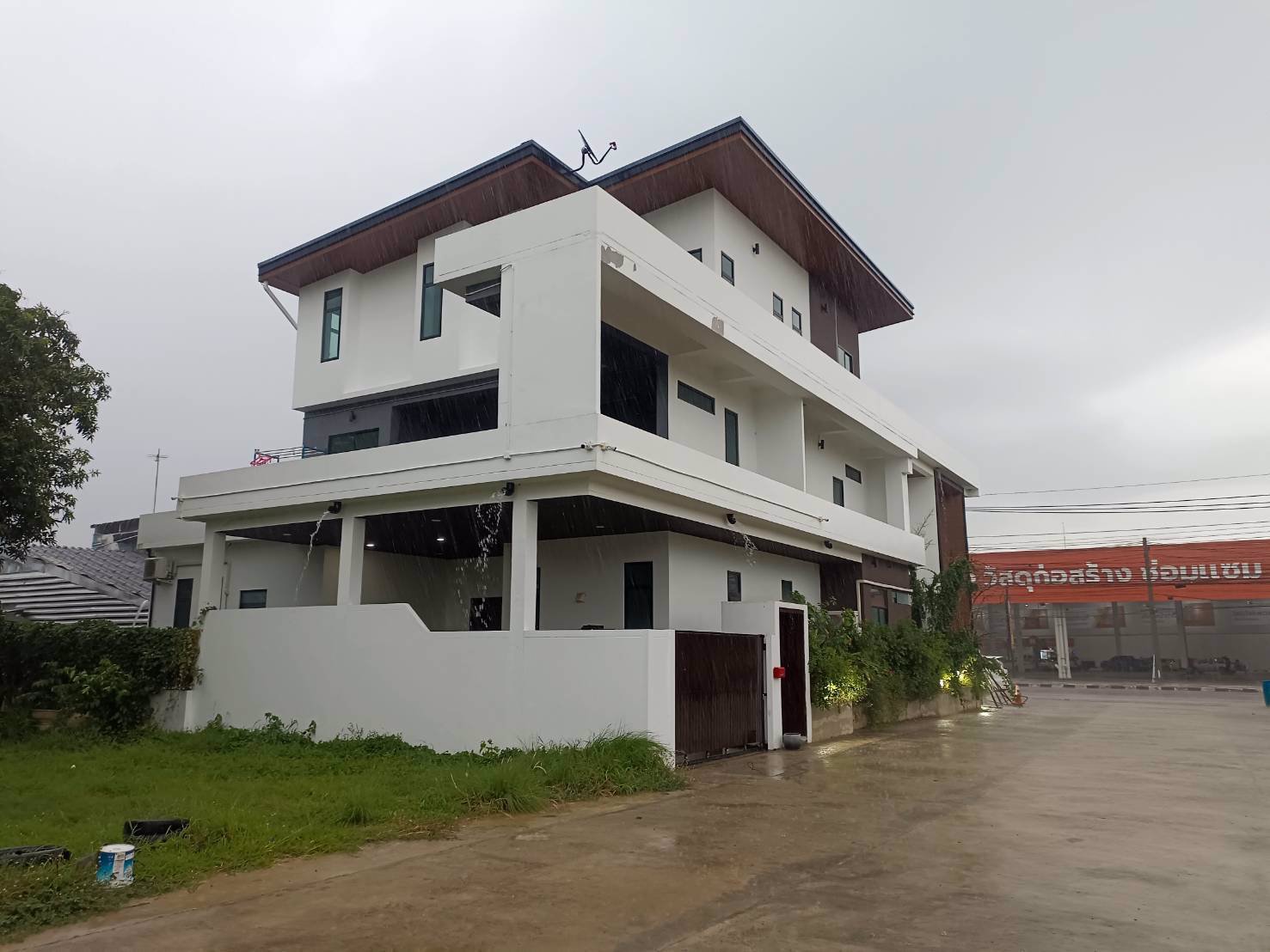 ขายโฮมออฟฟิศ-ขนาด-3-คูหา-3-ชั้น