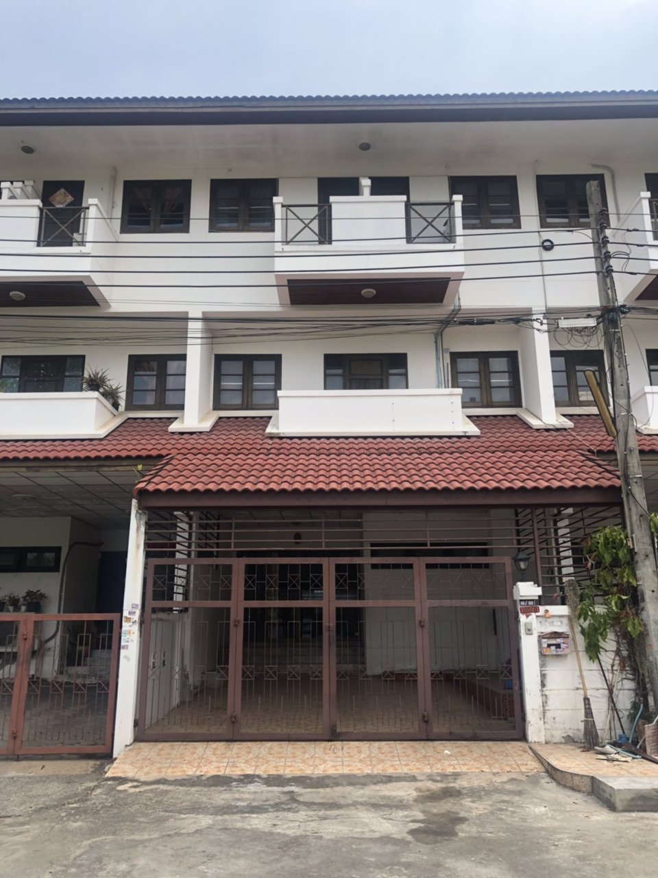 ให้เช่าทาวเฮาส์-3-ชั้น-เหมาะสำหรับพักอาศัย-หรือ-home-office